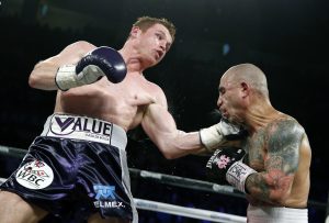 La ovación para el “Canelo” y abucheos para Cotto predominaron en la pelea. Foto: AP