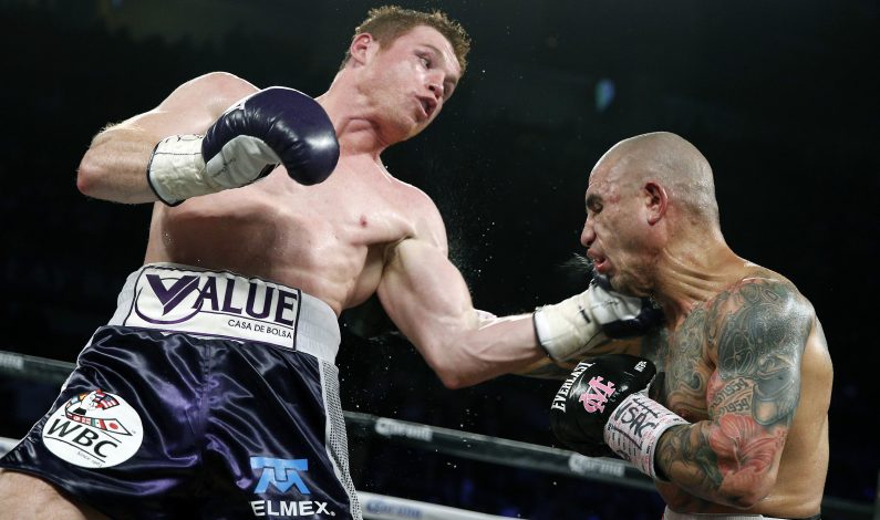 “Canelo” vence por decisión unánime a Cotto y es nuevo campeón CMB