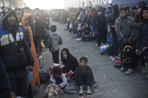 En el Día Internacional del Migrante, este 18 de diciembre, se exhortó a la población mundial a encender velas para recordar a quienes perdieron la vida o desaparecieron mientras trataban de llegar a puerto seguro. Foto: AP