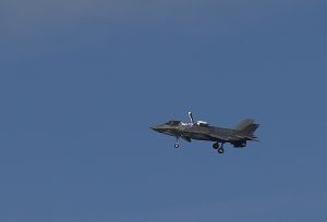 La Base Aérea Luke indicó en un comunicado que el accidente se registró alrededor de las 08:45 horas locales del miércoles al noroeste de la montaña de Salinas Peak. Foto: AP