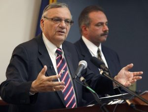  Joe Arpaio con el investigador Michael Zullo. Foto: AP