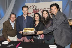 Pablo fue sorprendido con un pastel por su cumpleaños 28. Foto: Cortesía de Televisa