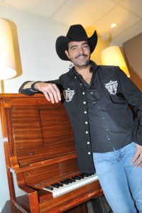 Pablo Montero se sentiría honrado de dar vida a Joan Sebastian en una serie. Foto: Mixed Voces