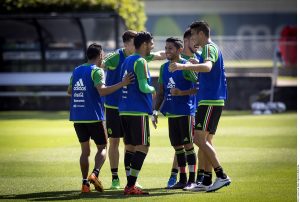 Dentro del seno de la Selección Nacinal se vive un buen ambiente entre los jugadores. Foto: Agencia Reforma