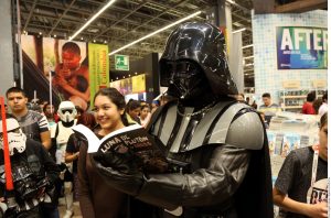 En la FIL es posible encontrar libros alusivos a la saga Star Wars, la cual estrenará el 17 de diciembre su Episodio VII - El Despertar de la Fuerza. Foto: AR