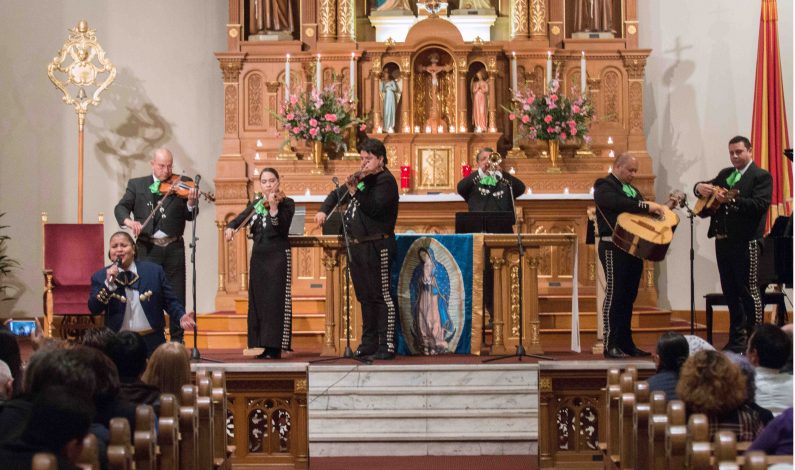 Llevan en Phoenix mañanitas a la Virgen de Guadalupe