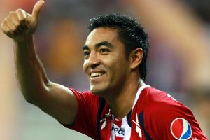 a-marco-fabian-le-encantaria-cambiar-su-camiseta-con-cr7