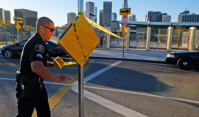 Los Angeles cierra todas las escuelas por amenaza de bomba