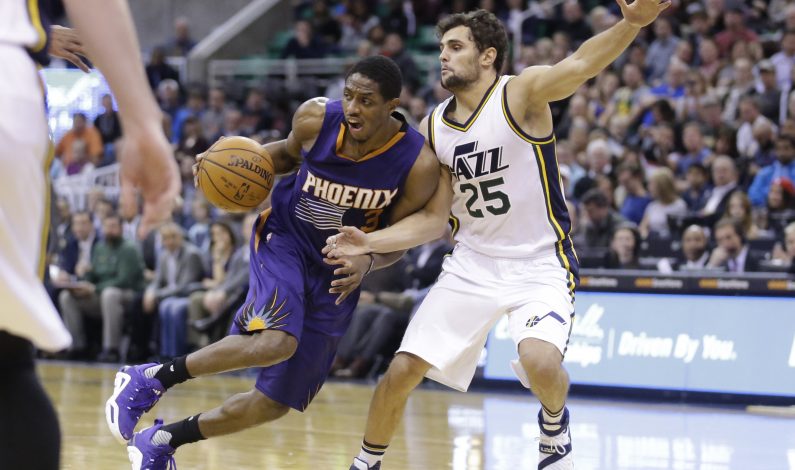 Hayward anota 24 puntos; Jazz aplasta a Suns