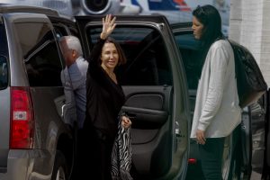 Florinda Meza asistió al estreno de la puesta en escena “Las muchachas del club” y al pasar por la alfombra roja reveló que desde hacía cinco años no asistía al teatro debido a que se dedicaba a cuidar de su esposo. Foto: Notimex