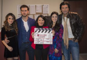 De izquierda a derecha Dulce María, Pablo Lyle, Mapat, Thelma Madrigal y Diego Olivera. Foto: Cortesía de Televisa