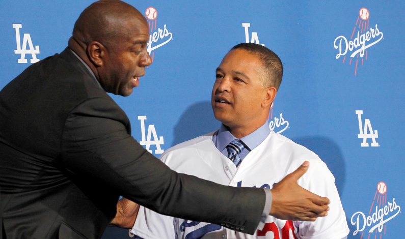 Dodgers presentan a Dave Roberts como su nuevo manager