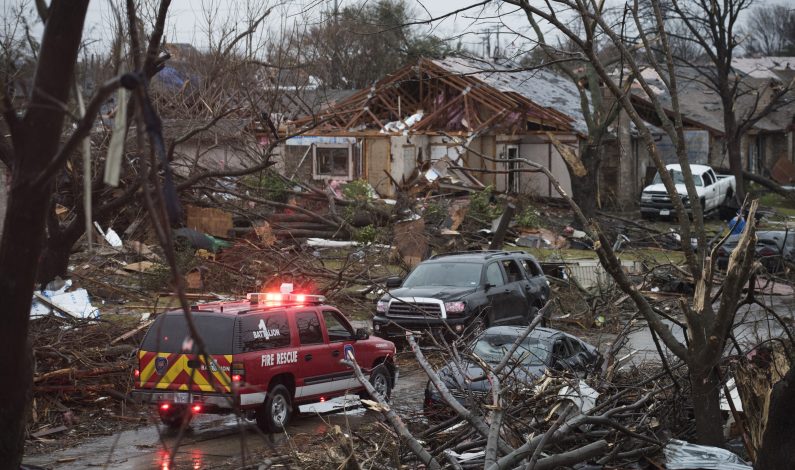 Tormenta sigue activa tras tornados e inundaciones en EU