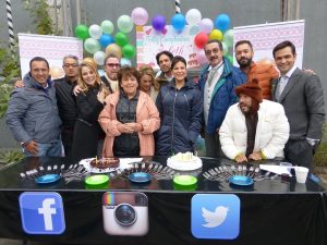 Elenco y producción de Simplemente María, acompañaron en su cumpleaños a Arleth Terán, quien interpreta a Vanessa en esta historia. Foto: Cortesía de Televisa