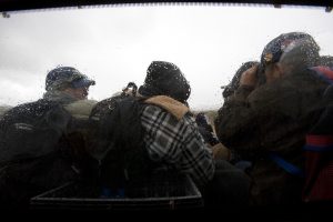 Ante las condiciones de las bajas temperaturas, el Grupo Beta, del INM recomendó a la población en tránsito abstenerse de dirigirse hacia la zona fronteriza. Foto: AP