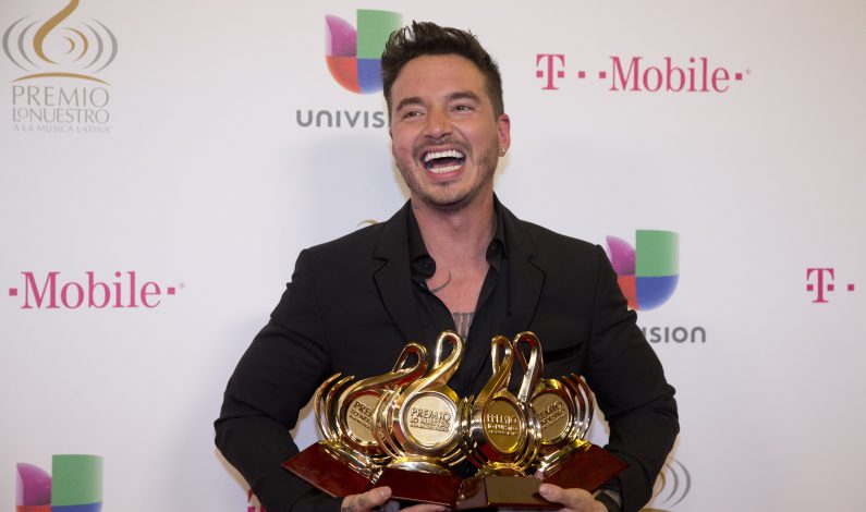 J. Balvin: Tuve mis dudas al aceptar grabar con Juan Gabriel