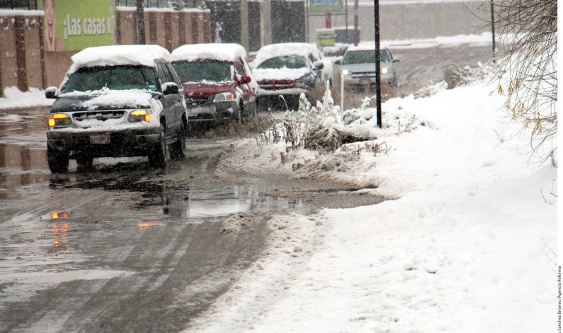 Ciudad Juárez reabre caminos tras inusual nevada