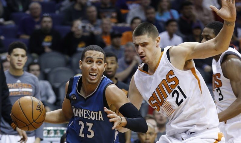 Knight se luce y Suns doblegan a Timberwolves