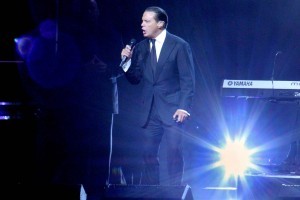 El cantante mexicano Luis Miguel arrancó su gira por Estados Unidos con el primero de dos conciertos en la Arena American Airlines de Miami. Foto: Notimex