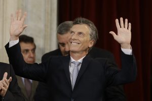 En su discurso de toma de posesión Macri se comprometió a combatir la pobreza, el narcotráfico y corrupción, así como a eliminar las políticas de confrontación. Foto: AP