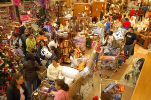 28/11/2008. Noche de ofertas en CEMACO, Zapote. Foto Abelardo Fonseca