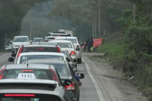 En las últimas horas se reporta la salida de 136 vehículos por minuto y un ingreso a la capital del país de 115 unidades vehiculares. Foto: Notimex