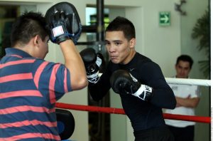 El exolímpico mexicano Óscar Valdez llegará al ring con marca de 17-0, 15 KO's. Cuenta con un 88 por ciento de efectividad por nocaut. Foto: Agencia Reforma