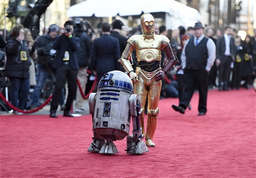 Viejos, nuevos personajes triunfan en estreno de “Star Wars”