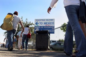 Los llamados "pájaros de la nieve" -jubilados-, paisanos residentes en Arizona y trabajadores agrícolas temporales son los turistas que se espera visiten la entidad. Foto: AP