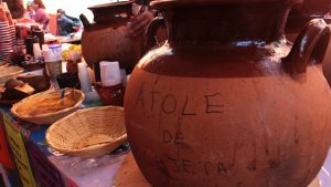 El atole es otra de las bebidas más solicitadas en la época navideña. Foto: Notimex