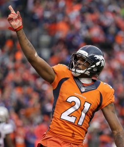 Aqib Talib, cornerback de los Broncos de Denver, festeja luego de desviar un pase dirigido a Rob Gronkowski, de los Patriots de Nueva Inglaterra, durante la final de la Conferencia Americana. Foto: AP