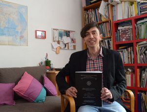 Axel Solórzano, Premio Gastón García Cantú por su estudio de los yaquis. Foto: Héctor Montaño INAH