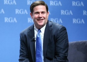 Doug Ducey tiene hasta el momento el respaldo del senador federal por Arizona, Jeff Flake, y el representante federal Matt Salmon, ambos republicanos. Foto: AP