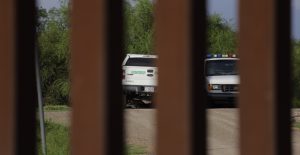 Los congresistas federales temen que las detenciones y redadas incrementen el sufrimiento de las familias que huyen de la violencia en Centroamérica. Foto: AP