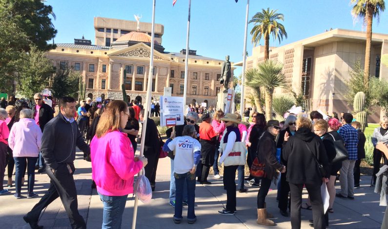 Con protestas inicia periodo legislativo de Arizona