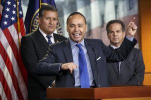 El congresista por Illinois Luis Gutiérrez dijo que recogerá firmas en la cámara baja para pedir el TPS antes de que Obama acuda al Congreso el martes 12 para el último discurso sobre el Estado de la Unión. Foto: AP