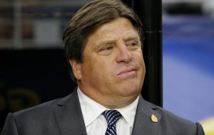 Miguel Herrera ganó un campeonato con el América antes de irse en 2013 para dirigir a la selección mexicana en el Mundial de Brasil 2014. Foto: AP