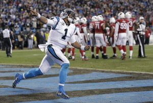 Cam Newton tuvo una temporada regular en la que lanzó 35 pases de touchdown y corrió para otros 10. Foto: AP