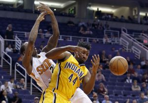 Phoenix reaccionó para acercarse a 95-92 cuando restaban 3,8 segundos, tras un triple de Knight. Pero los Suns no tuvieron ya tiempo para completar la remontada. Foto: AP