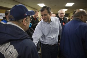 Cruz dijo que Trump tiene problemas para interactuar con mujeres de carácter, recordando el enfrentamiento anterior entre éste y la presentadora de la televisora Fox, Megyn Kelly.Foto: AP