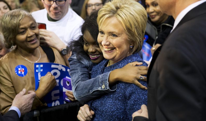 Asegurar frontera con México, “buen trabajo”: Hillary Clinton