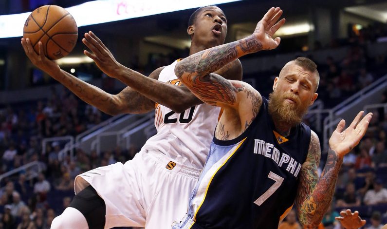 Suns cortan mala racha con triunfo 111-106 sobre Grizzlies