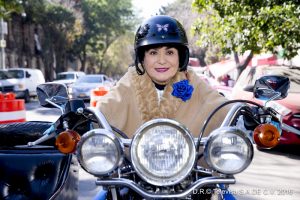 Carmelita Salinas, una abuelita motorizada. Foto Cortesi¦üa de Televisa.