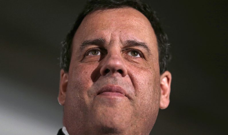 Christie abandona la contienda republicana