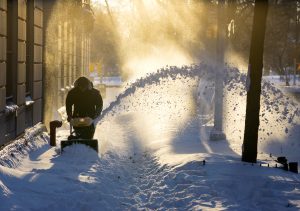 Una mezcla de nieve, aguanieve y lluvia dificultó el tránsito en el norte del estado de Nueva York. Foto: AP