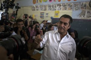 El gobernador de Nuevo León, Jaime Rodríguez, aseguró que las autoridades controlaron la situación la madrugada del jueves y que ningún reo se fugó.