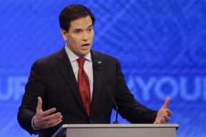 El senador republicano por Florida Marco Rubio, aspirante a la candidatura republicana a la presidencia de EU, responde a una pregunta durante un debate previo a las primarias republicanas de New Hampshire. Foto: AP