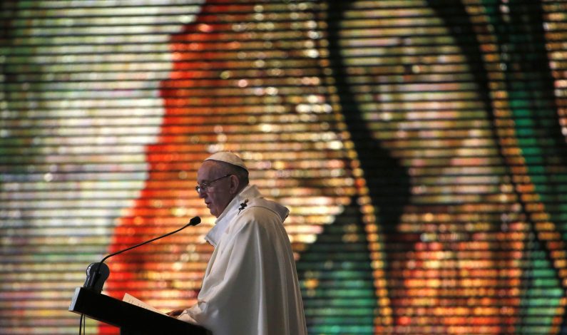 Francisco se encuentra con la venerada Guadalupe en México