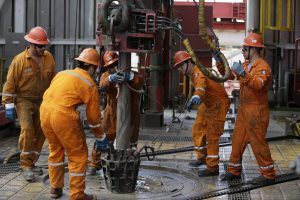 México estimaba que en 2016 el precio del barril de crudo sería de unos 50 dólares, sin embargo, ahora se pronostica en apenas 25 dólares. Foto: AP