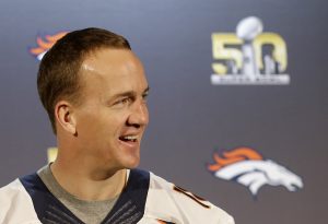 Peyton Manning Manning es el único en la historia que ha ganado cinco veces la distinción al Jugador Más Valioso de la campaña. 